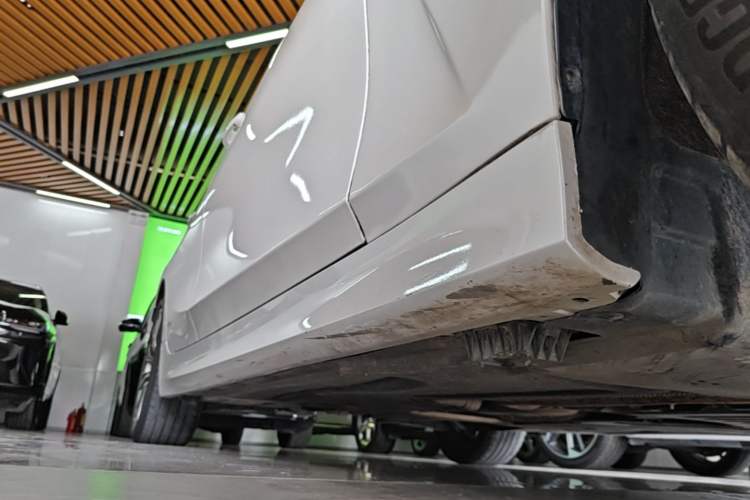 Used BMW 3 Series 2022 320i Sport Package Right Side Sill