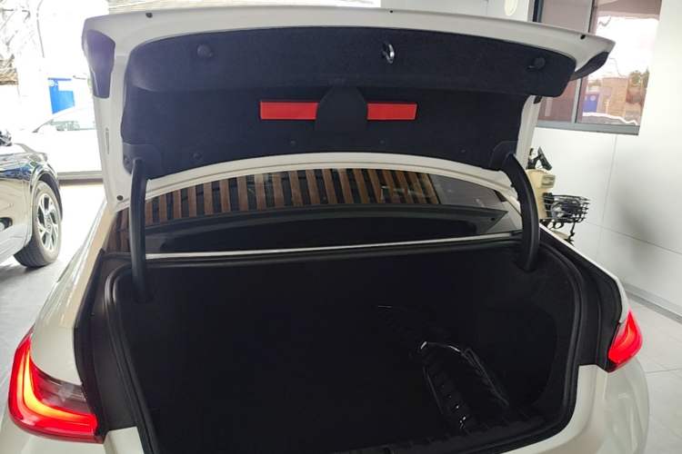 Used BMW 3 Series 2022 320i Sport Package Trunk