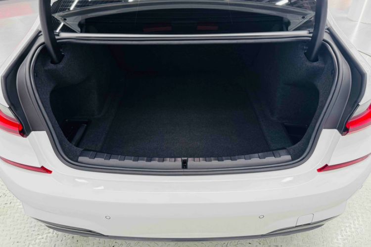 Used BMW 3 Series 2022 325i M Sport Package Trunk