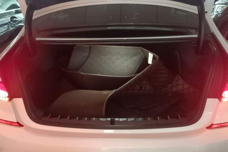 Used BMW 3 Series 2022 325Li M Sport Night Edition Package Trunk