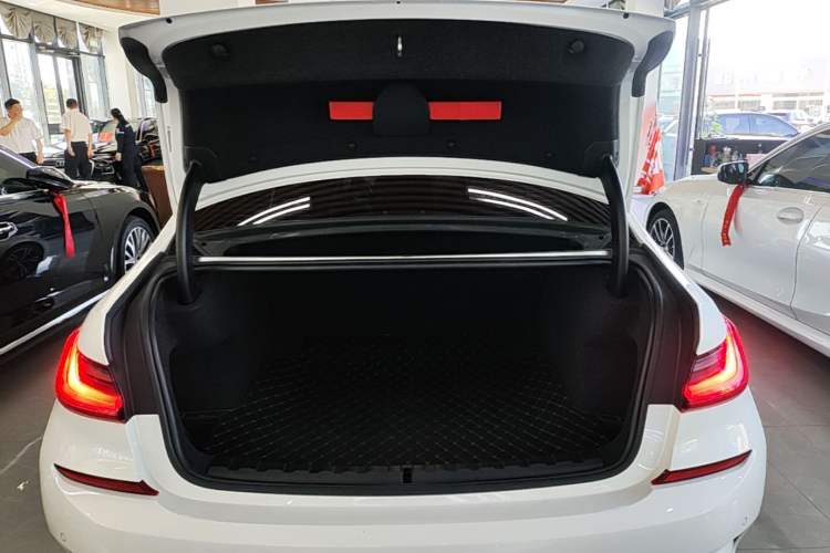 Used BMW 3 Series 2022 325i M Sport Package Trunk