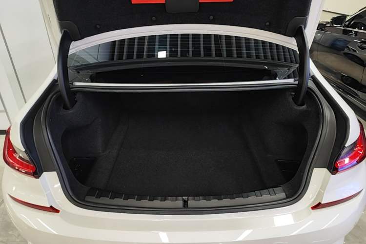 Used BMW 3 Series 2022 325i M Sport Night Edition Package Trunk