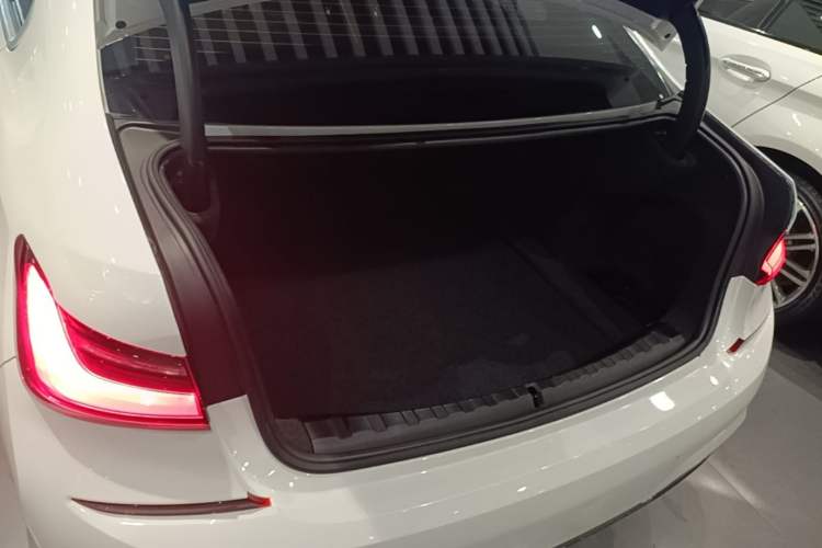 Used BMW 3 Series 2022 325Li M Sport Package Trunk