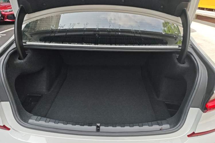 Used BMW 3 Series 2022 325Li M Sport Package Trunk