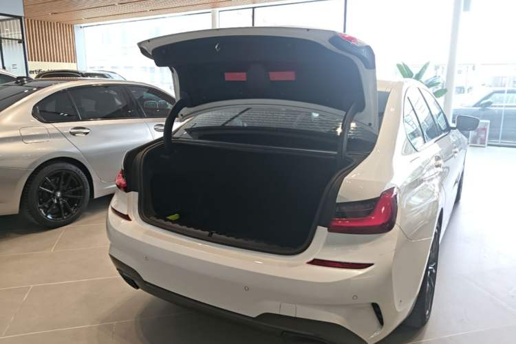 Used BMW 3 Series 2022 325i M Sport Night Edition Package Trunk