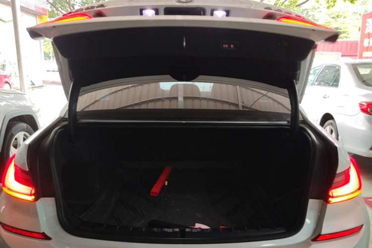Used BMW 3 Series 2022 325Li M Sport Package Trunk