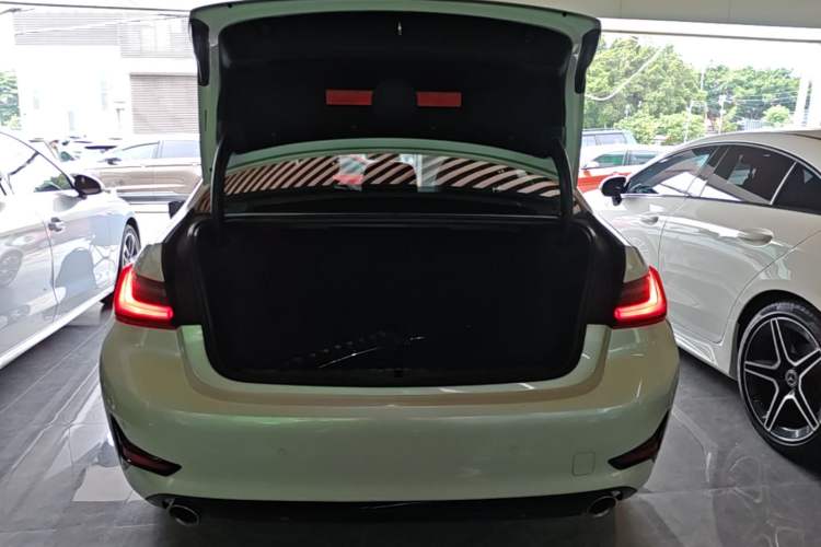 Used BMW 3 Series 2022 320i Sport Package Trunk