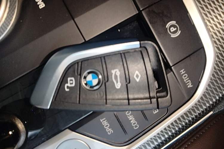 Used BMW 3 Series 2022 Restyled 330Li xDrive M Sport Night Edition Package Vehicle Key