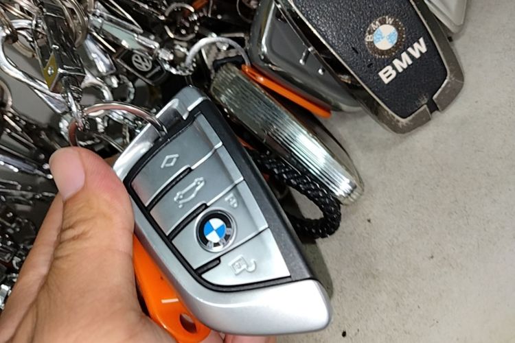 Used BMW 3 Series 2022 330Li xDrive M Sport Night Edition Package Vehicle Key