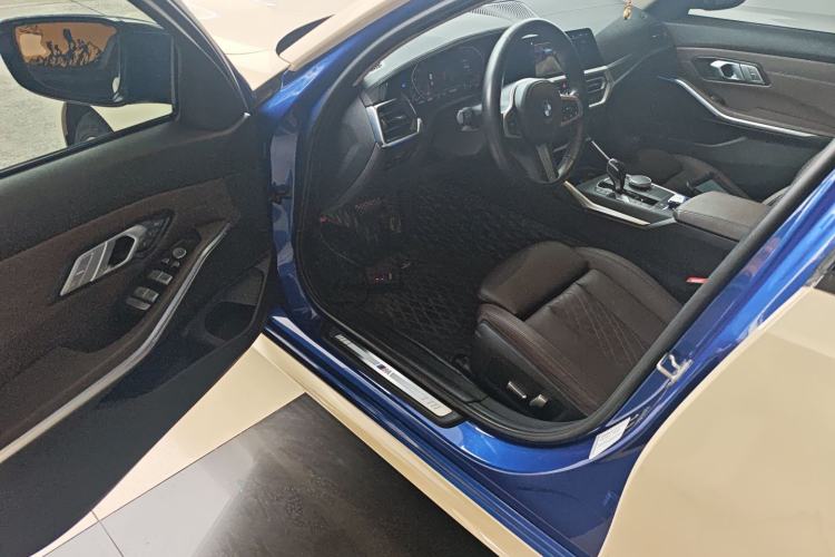 Used BMW 3 Series 2022 325i M Sport Package Interior 3