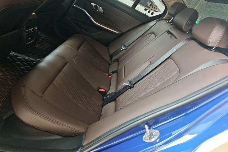 Used BMW 3 Series 2022 325i M Sport Package Interior 4