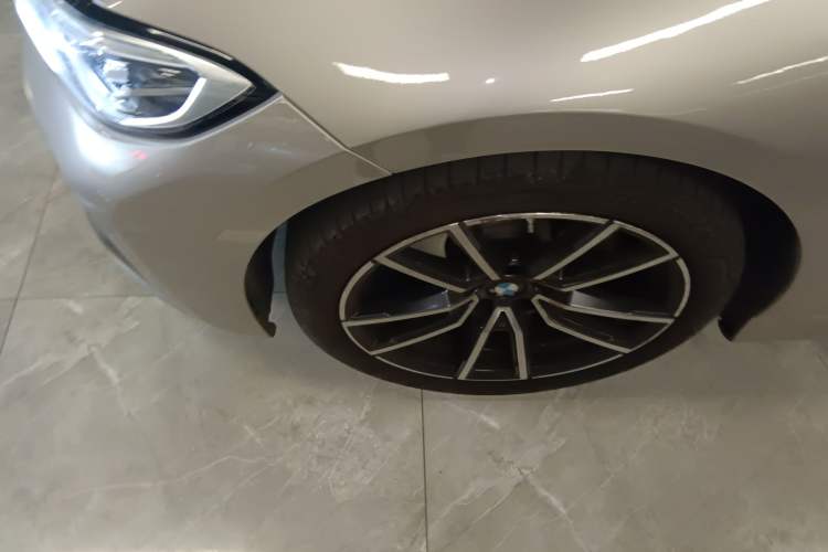 Used BMW 3 Series 2022 325Li M Sport Package Left Front Wheel Hub