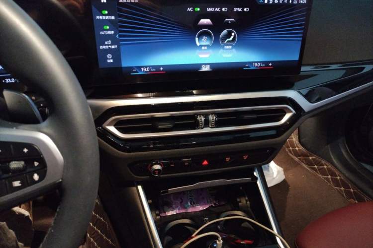 Used BMW 3 Series 2023 320Li M Sport Package Audio And AC Panel