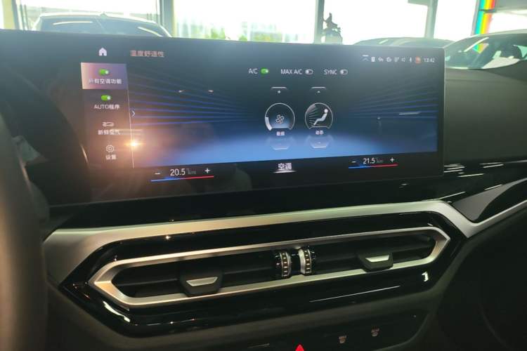 Used BMW 3 Series 2023 330i M Sport Night Edition Package Audio And AC Panel