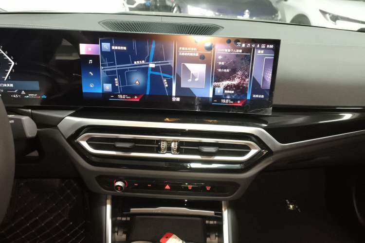 Used BMW 3 Series 2023 320Li M Sport Package Audio And AC Panel