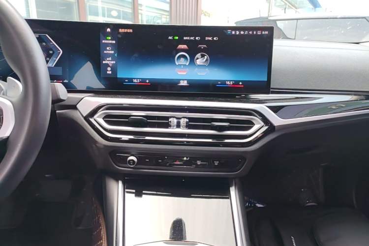 Used BMW 3 Series 2023 320Li M Sport Package Audio And AC Panel