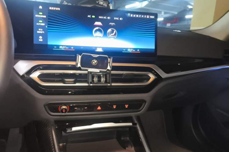 Used BMW 3 Series 2023 320Li M Sport Package Audio And AC Panel
