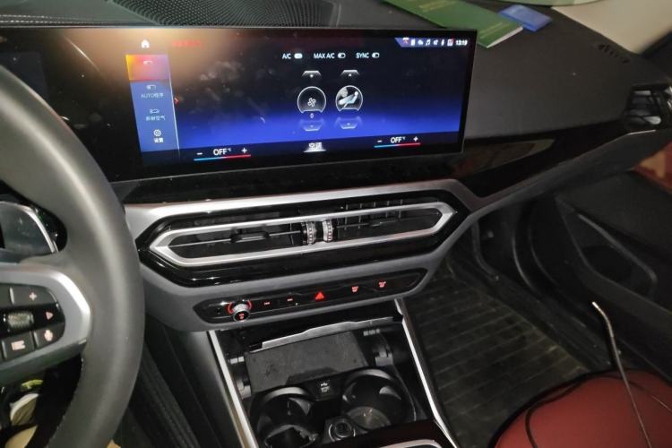 Used BMW 3 Series 2023 320Li M Sport Package Audio And AC Panel