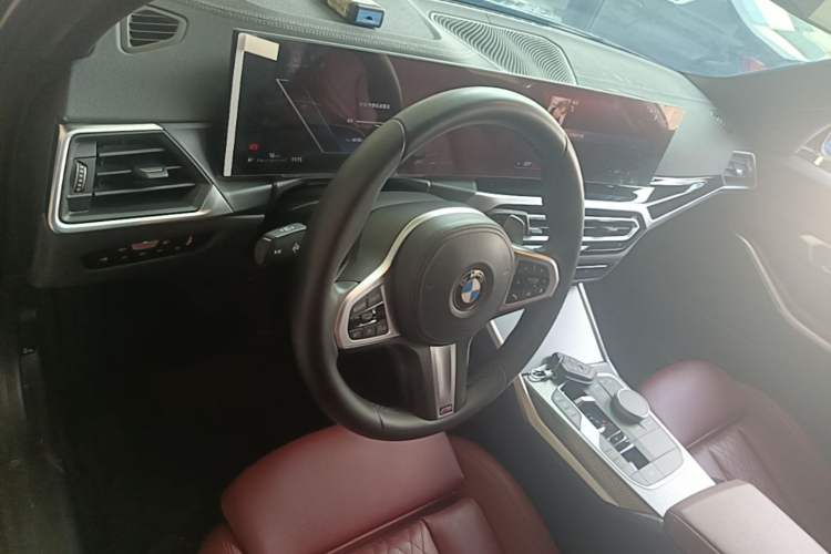 Used BMW 3 Series 2023 325i M Sport Night Edition Package Center Console