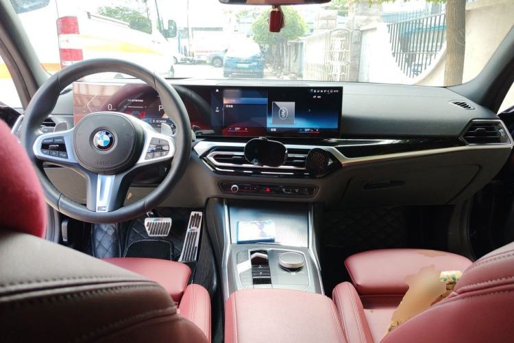Used BMW 3 Series 2023 330i M Sport Night Edition Package Center Console
