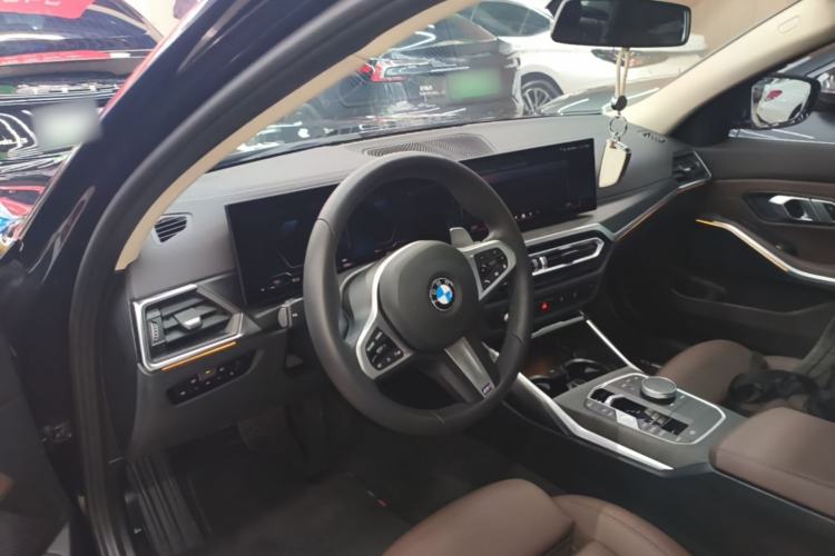 Used BMW 3 Series 2023 325i M Sport Package Center Console