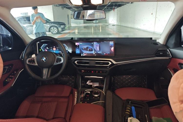 Used BMW 3 Series 2023 325i M Sport Package Center Console