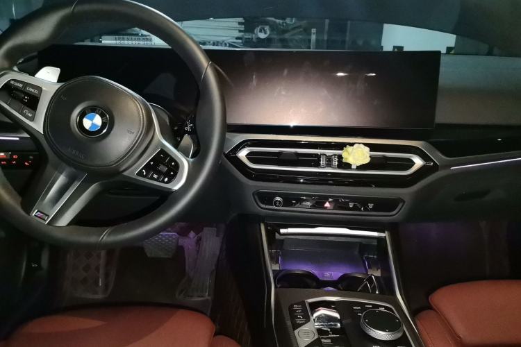 Used BMW 3 Series 2023 325i M Sport Night Edition Package Center Console