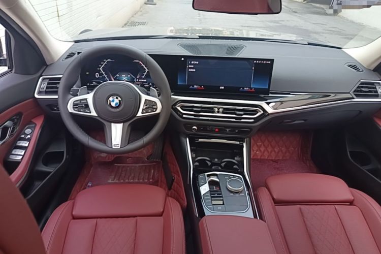 Used BMW 3 Series 2023 320i M Sport Package Center Console
