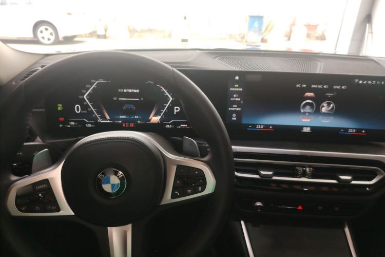 Used BMW 3 Series 2023 325i M Sport Package Center Console