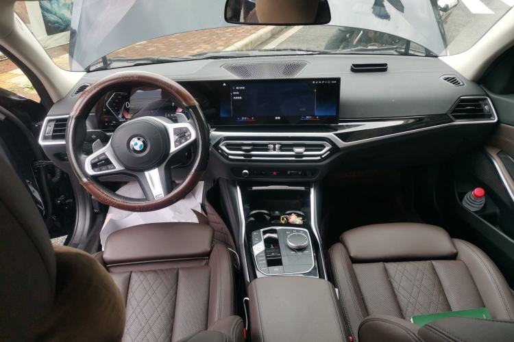 Used BMW 3 Series 2023 320Li M Sport Package Center Console