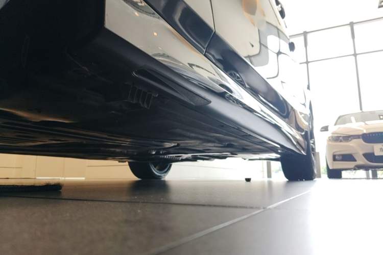 Used BMW 3 Series 2023 325Li M Sport Package Chassis Front Left