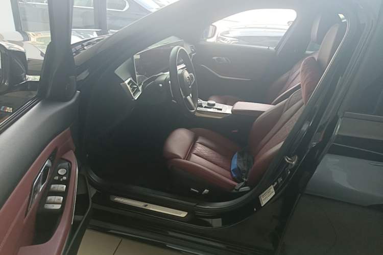 Used BMW 3 Series 2023 325i M Sport Night Edition Package Driver Seat
