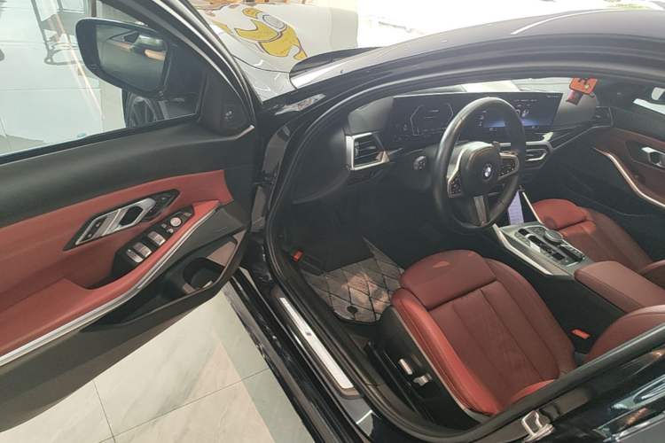 Used BMW 3 Series 2023 330i M Sport Night Edition Package Driver Seat