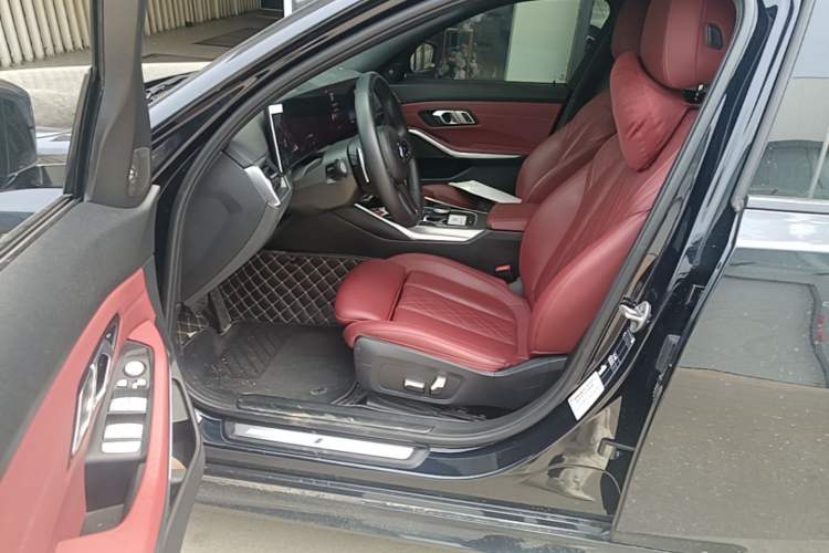 Used BMW 3 Series 2023 325i M Sport Night Edition Package Driver Seat