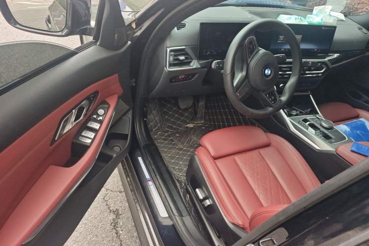 Used BMW 3 Series 2023 325i M Sport Night Edition Package Driver Seat
