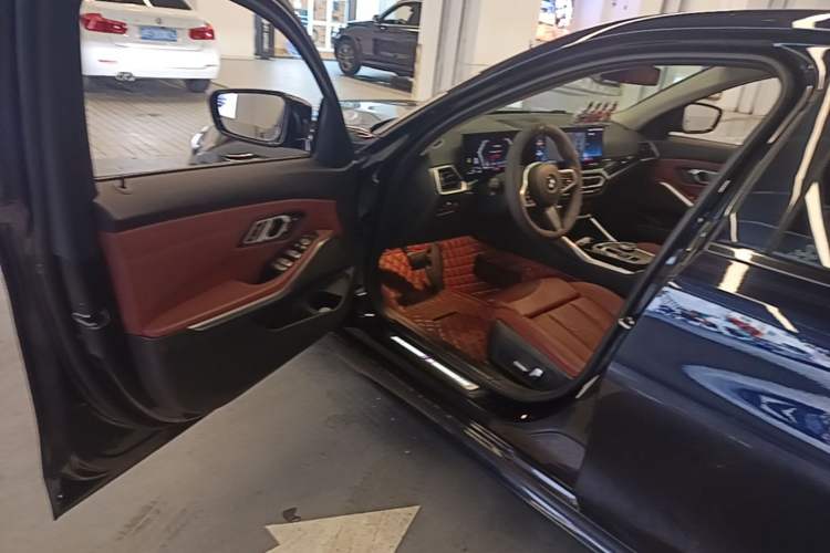 Used BMW 3 Series 2023 320Li M Sport Package Driver Seat