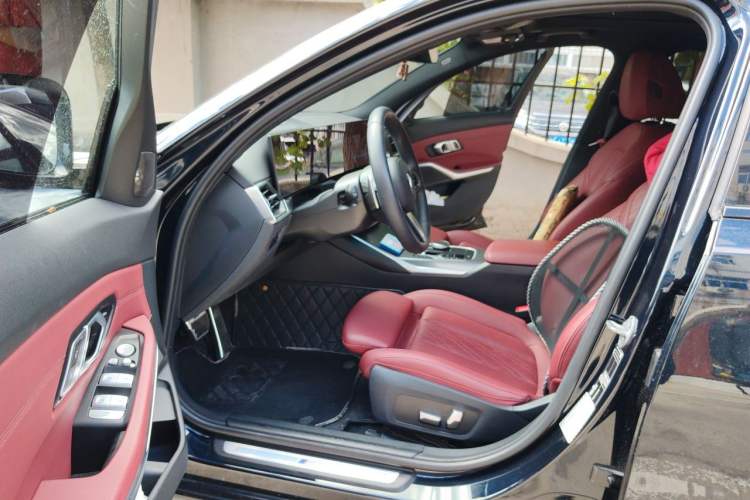 Used BMW 3 Series 2023 330i M Sport Night Edition Package Driver Seat