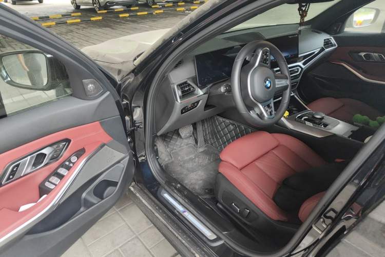 Used BMW 3 Series 2023 325i M Sport Night Edition Package Driver Seat