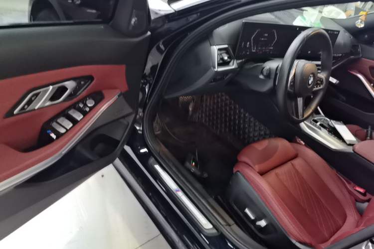 Used BMW 3 Series 2023 325i M Sport Night Edition Package Driver Seat