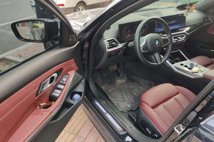 Used BMW 3 Series 2023 325i M Sport Night Edition Package Driver Seat