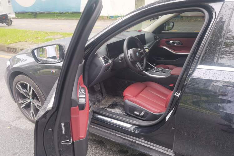 Used BMW 3 Series 2023 325i M Sport Package Driver Seat