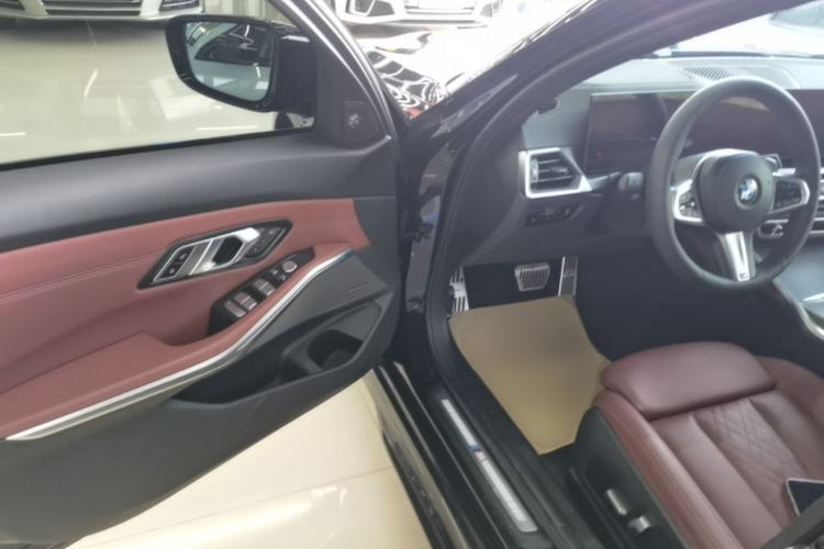 Used BMW 3 Series 2023 325i M Sport Night Edition Package Driver Seat