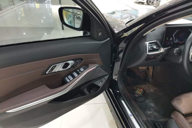 Used BMW 3 Series 2023 325Li M Sport Night Edition Package Driver Seat