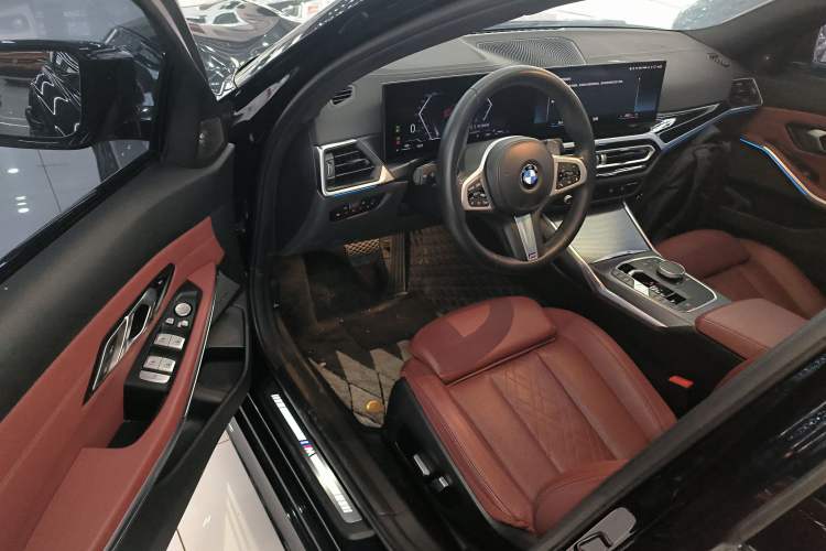 Used BMW 3 Series 2023 325i M Sport Night Edition Package Driver Seat