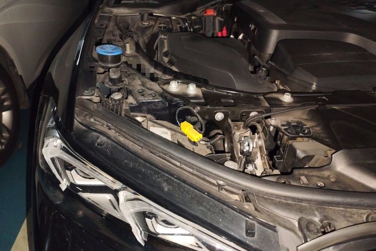 Used BMW 3 Series 2023 325Li M Sport Night Edition Package Engine Bay Right