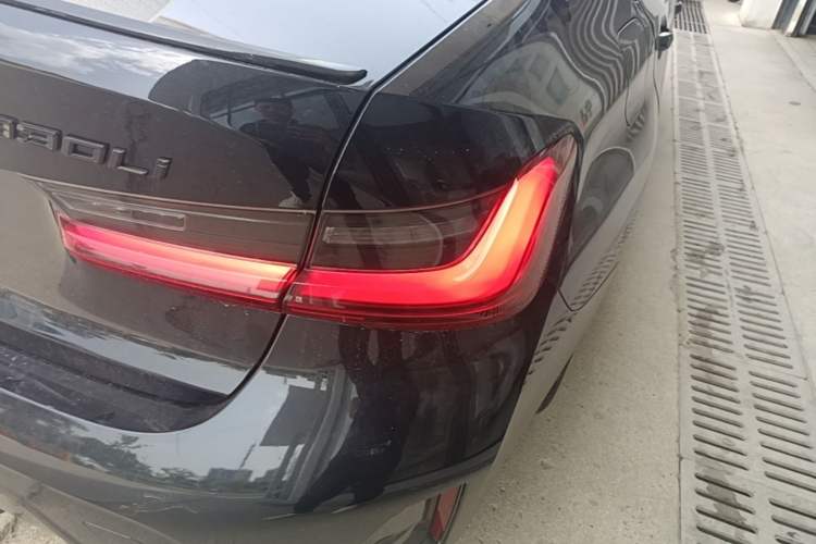 Used BMW 3 Series 2023 325i M Sport Night Edition Package Exterior 3
