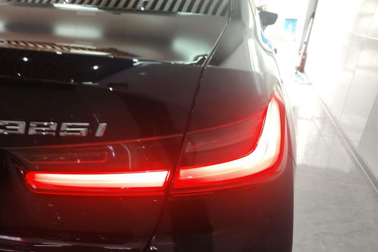 Used BMW 3 Series 2023 325i M Sport Package Exterior 3