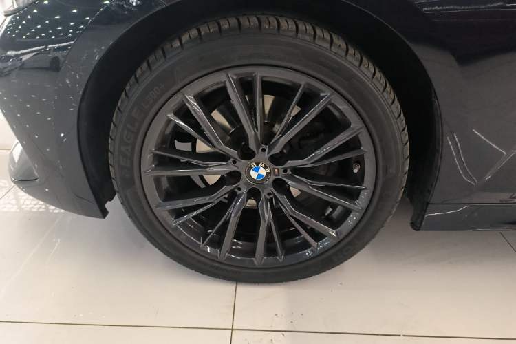 Used BMW 3 Series 2023 325i M Sport Night Edition Package Exterior 4