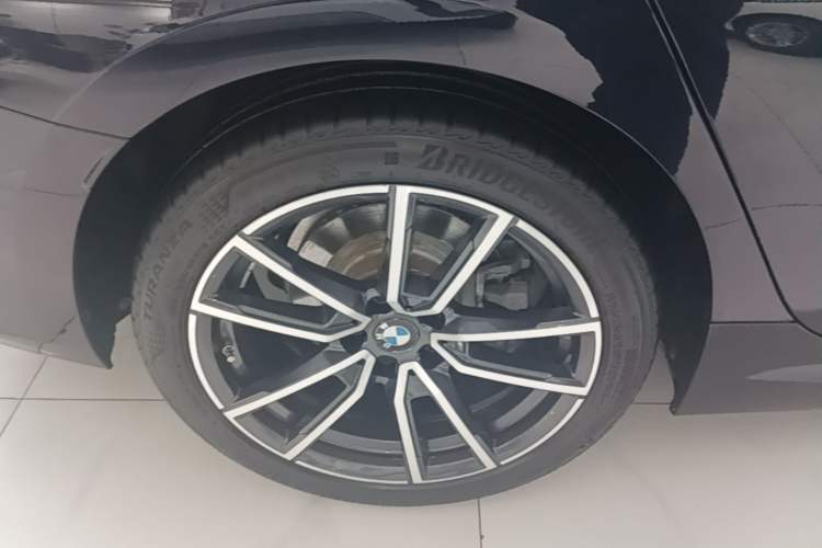 Used BMW 3 Series 2023 325Li M Sport Package Exterior 5