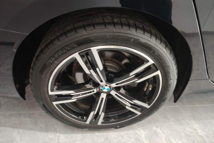 Used BMW 3 Series 2023 325i M Sport Package Exterior 5